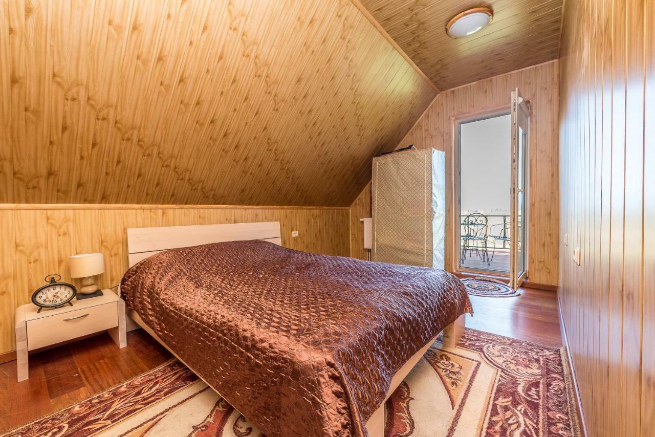 Edmart Villa Dobromisle Bagian luar foto