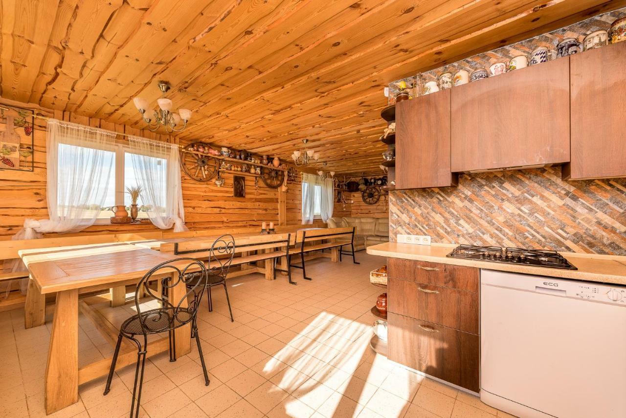 Edmart Villa Dobromisle Bagian luar foto